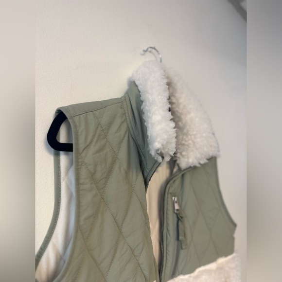 Abercrombie & Fitch vest - Picture 3 of 4